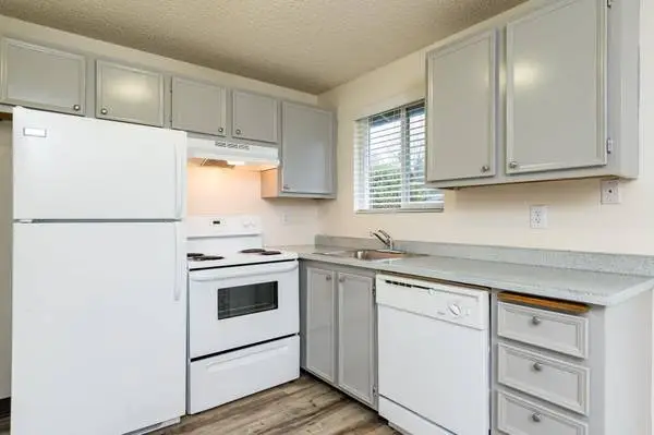 Lovely and spacious 2 bed, 896 sqft townhomes for rent in Tigard