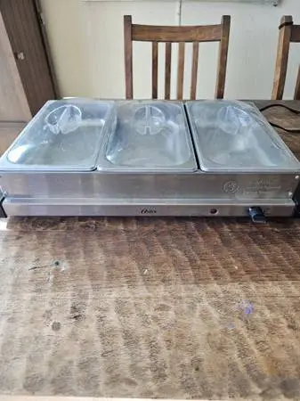 Oster food warmer buffet server w/ 3 trays like new