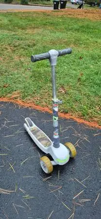 Star Wars Grogu 3 Wheeled Scooter