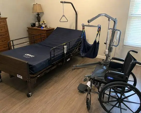 Very clean Electric Hospital bed mattress rails Can deliver setup now