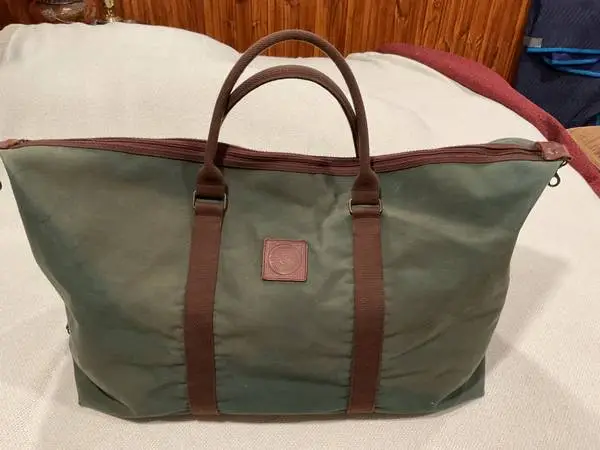 🔴 Luggage / Bags. (1) Abercrombie & Fitch med. size. (2) smaller ones