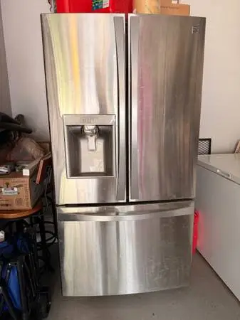 Non working fridge 26cu