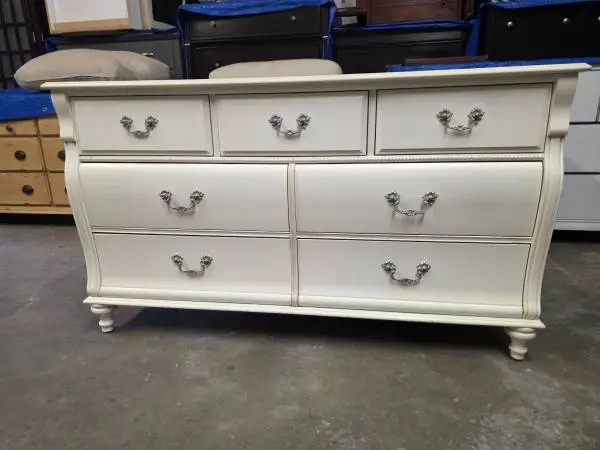 White Wooden 7 Drawer Dresser (Stanley Furniture)