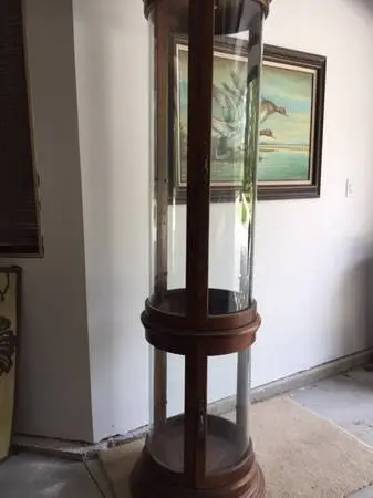 Round China Hutch/Curio Cabinet
