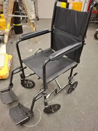 Drive Medical Transport/WHEELCHAIR with Leg Rests