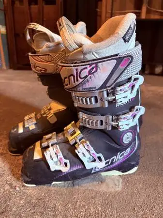 Tecnica Mach1 85 flex womens ski boots - USED