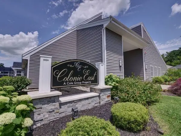 Colonie East-2 Bed 2 Bath Deluxe Renovated Apartment