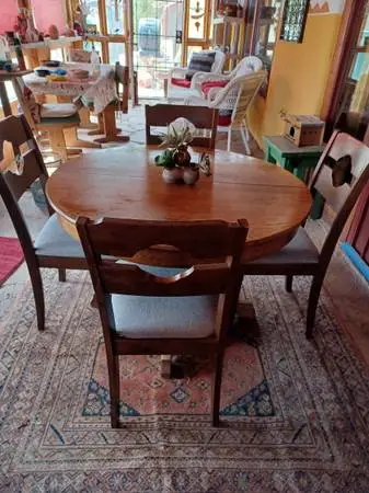 Table & Chairs