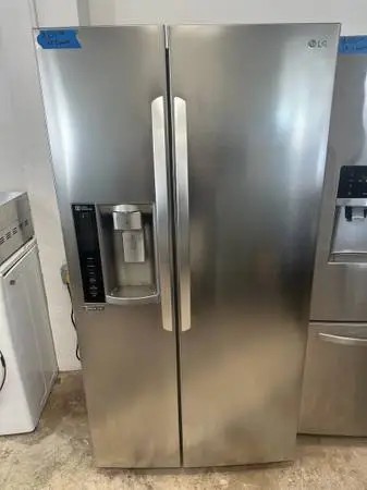 LG Stainless Steel Refrigerator W Ice & Water 713-376-0356