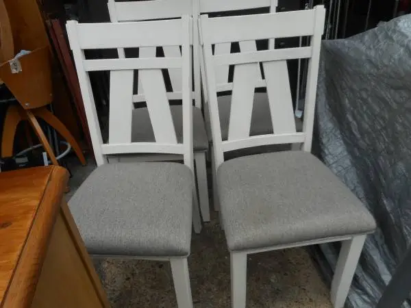 Set 4 Dining Chairs (like new)