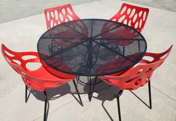 BlaWrought-iron Table(4) Lava Flow Mid Century Modern Dining/Chairs