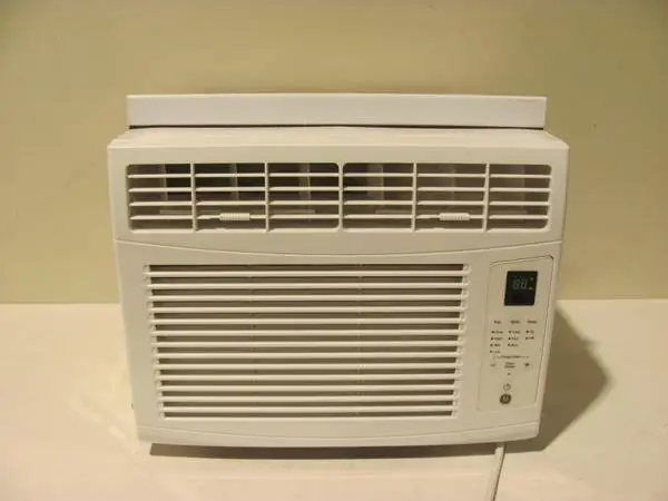GE 6000 BTU window room air conditioner AC
