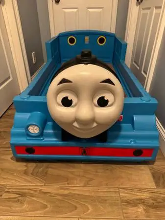 Step2 Thomas the Tank Engine toddler bed, missing top face piece but o
