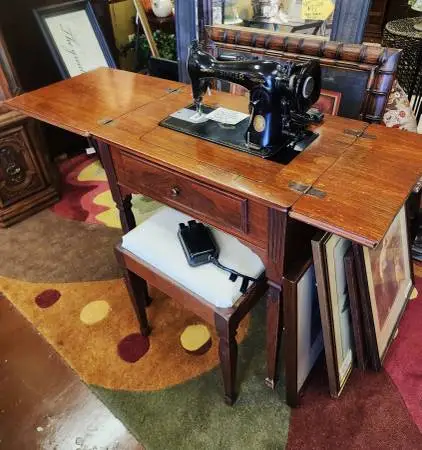 Vintage 1952 Singer Sewing Machine With Cabinet/Bench-NOW