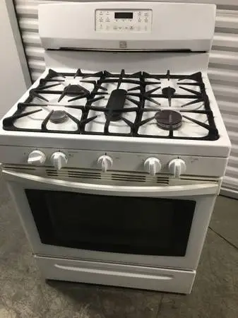 Good and working - KENMORE 30” Convection Gas Stove / Range in white - deliver