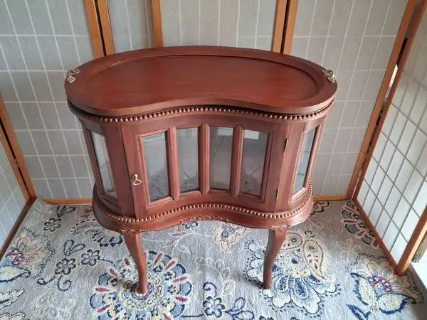 Vintage Kidney Shape Mahogany Vitrine Display Cabinet Beveled Glass.