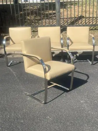 (4) Mies van der Rohe “Brno chairs”