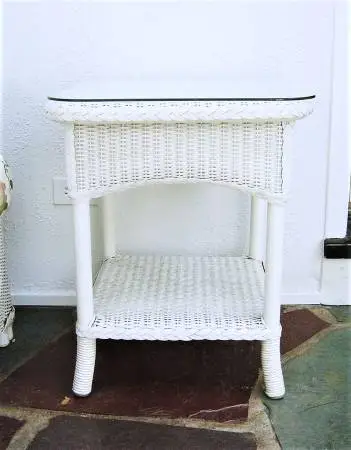 Lloyd and Flanders Reflections WICKER End/Side Table