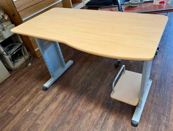 Like New Computer Desk Work Table Station