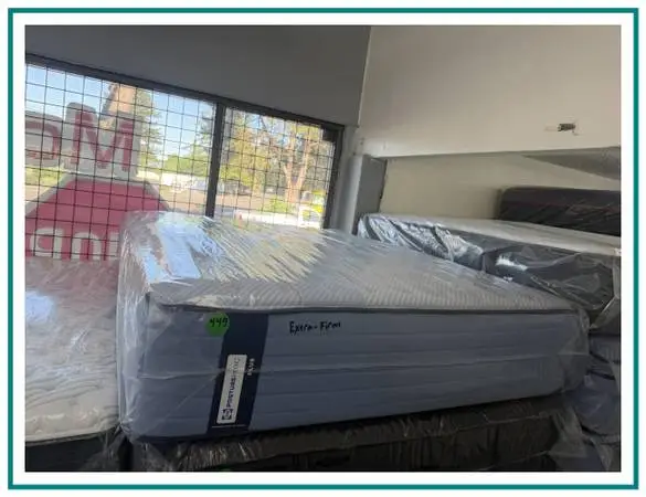 QUEEN SIZE SEALY POSTUREPEDIC PLUS MATTRESS & BOX SPRING BED SET
