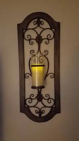 Lighted wall decor