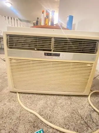 25000 btu  AIR CONDITIONER cools 1700 sq ft WORKS GREAT!