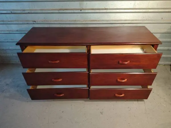 🟢 amazing solid wood dresser with huge 6 drawers in good shape and condition