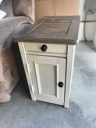 Ashley Chairside/End table