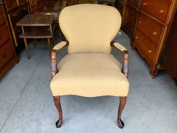 Victorian Style Chair w/Queen Anne Legs and Padded Arms - NICE!