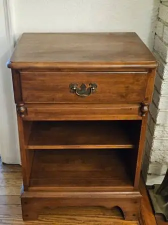 Solid Wood Open Cabinet NightStand With Drawer And Two Storage Shelves