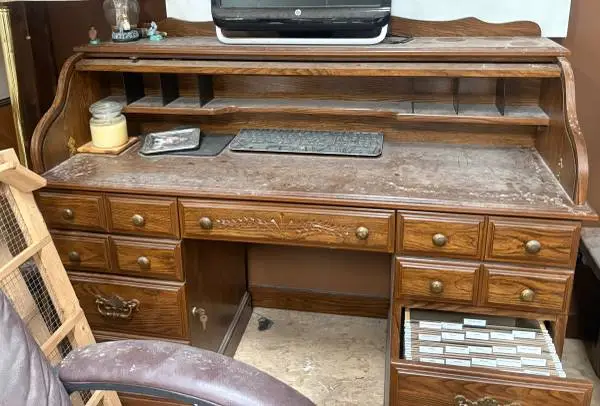 Roll top desk