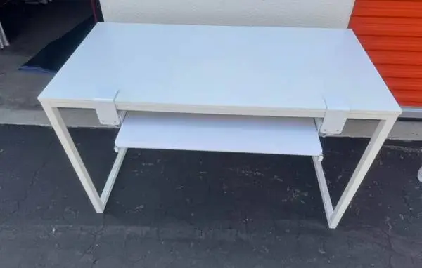 Basic modern white frame metal Legs wood top desk basic s