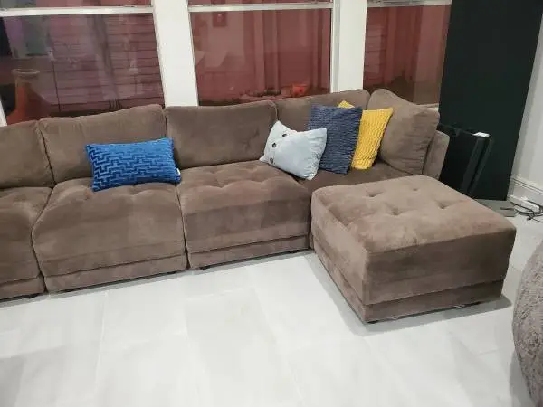 Clean, Beautiful 9-piece sectional with lots of pillows