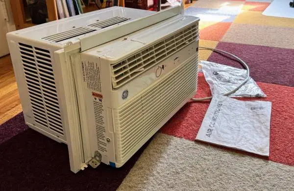 Air conditioner AC A/C. $50, Window mounted, 8000 BTU, 120V.