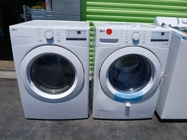 New ! Lg white front load washer and gas dryer smart