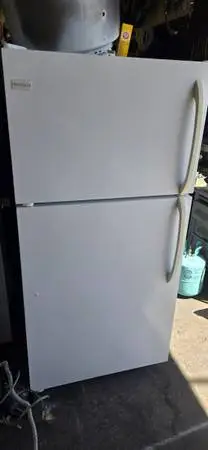 FRIGIDAIRE 15 CU.FT APT. SIZE REFRIGERATOR WARRANTY N DELIVERY
