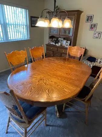 Dining room table w/6 chairs