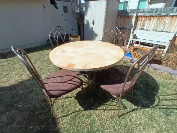 Round Dinner Dining Table w 4 chairs 4 long 29.5 high