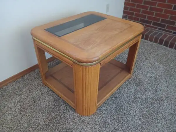 Beautiful Wooden Living Room End Table w Glass 28 x 24 x 20 tall