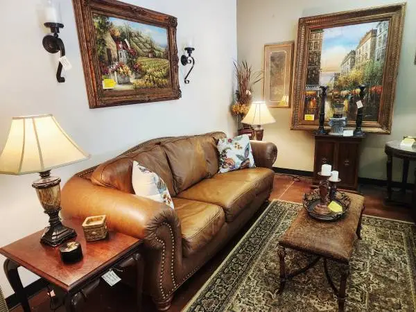 Thomasville Saddle Brown Leather Sofa-90L