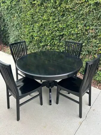 Pier 1 Black Round Dining Table 4 Matching Chairs