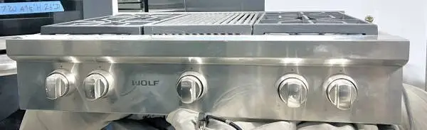 Wolf Gas Rangetop 4 Burner with Grill  36 Inch Stainless Steel