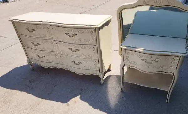 💧💧💧💧💧Wood Dresser w/ Mirror & Side table 💧💧💧💧💧