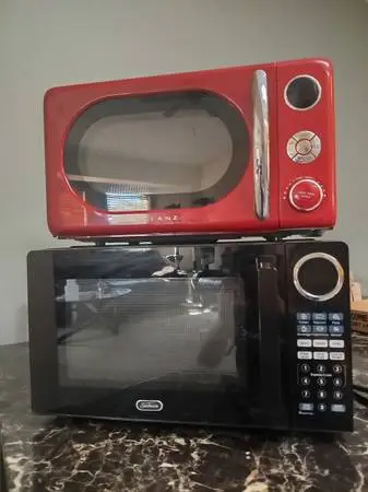 Pair of Microwave Ovens Sunbeam Galanz Red Black