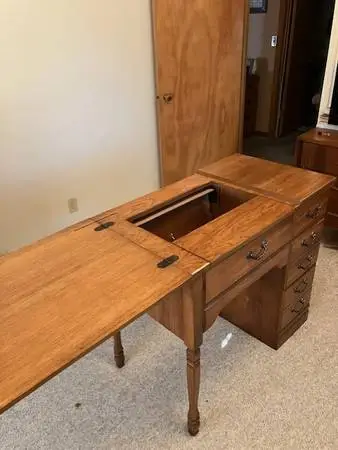 Sewing machine table