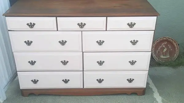 Dresser / Chest of 9 drawers