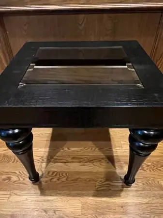Very Cheap Beautiful and Elegant Table *Great Deal*