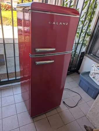 Galanz mini-refrigerator