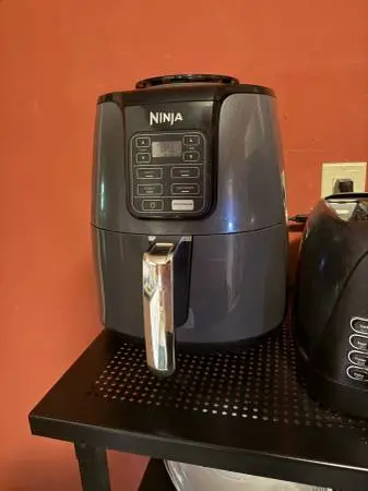 NINJA Air Fryer- Almost New and Barely Used....EXCELLENT!