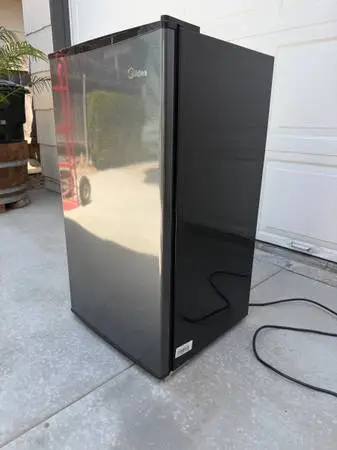 Mini fridge